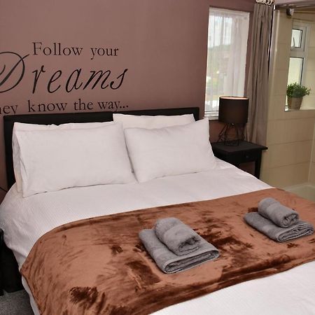 1Fg Dreams Unlimited Serviced Accommodation- Staines - Heathrow Stanwell Exterior foto