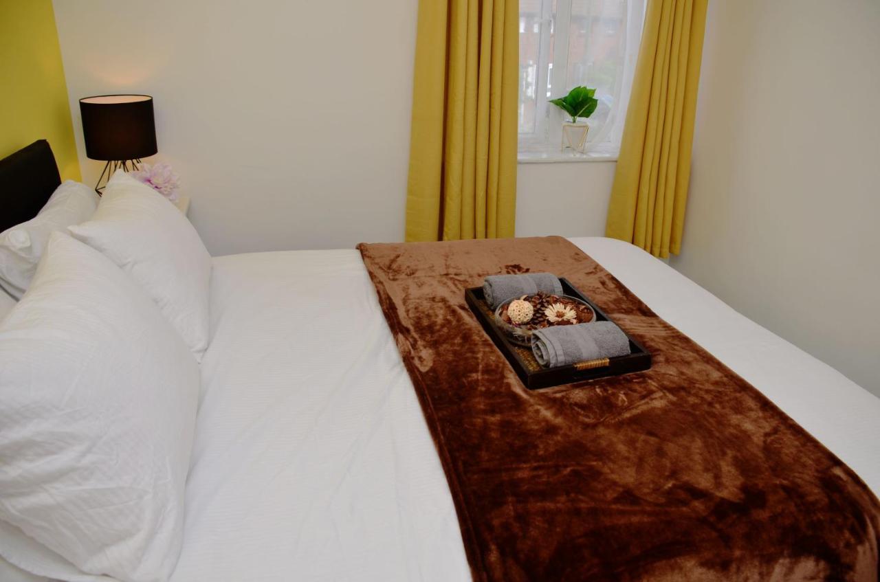 1Fg Dreams Unlimited Serviced Accommodation- Staines - Heathrow Stanwell Exterior foto