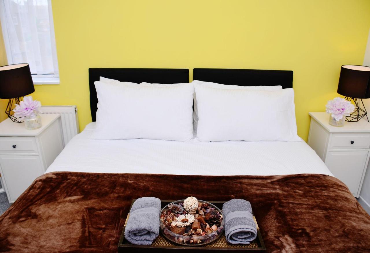 1Fg Dreams Unlimited Serviced Accommodation- Staines - Heathrow Stanwell Exterior foto
