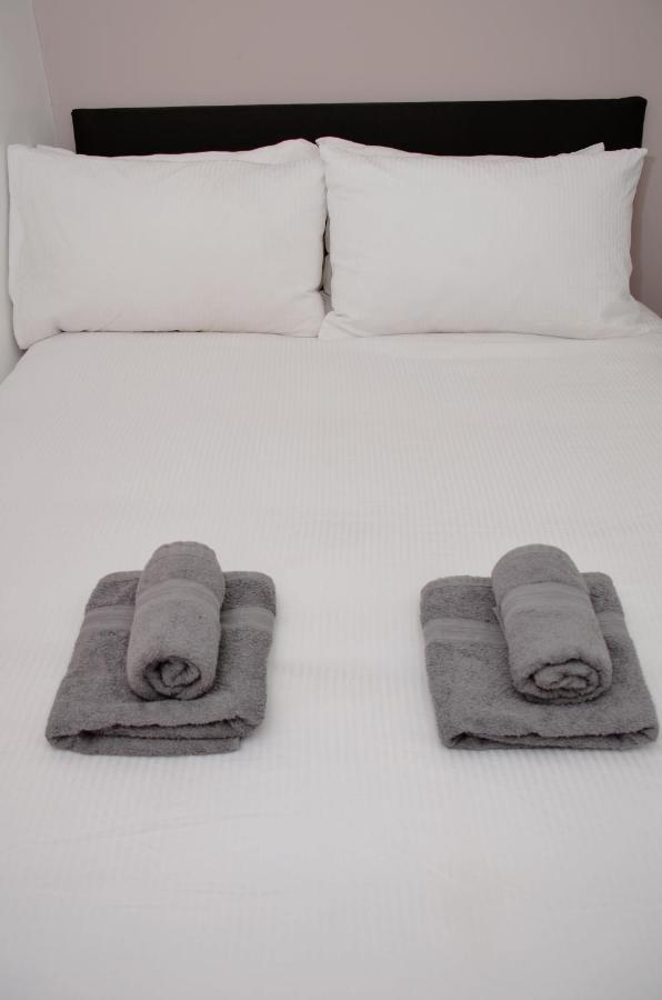 1Fg Dreams Unlimited Serviced Accommodation- Staines - Heathrow Stanwell Exterior foto