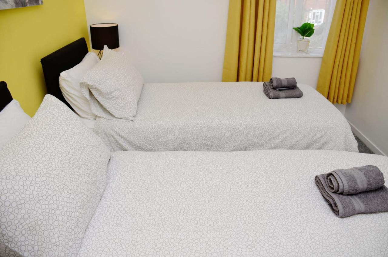 1Fg Dreams Unlimited Serviced Accommodation- Staines - Heathrow Stanwell Exterior foto