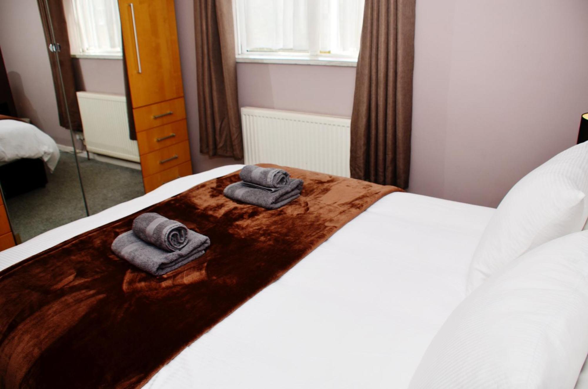 1Fg Dreams Unlimited Serviced Accommodation- Staines - Heathrow Stanwell Exterior foto